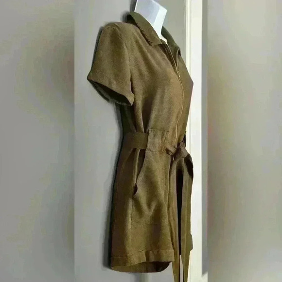 Forever 21 Green Zip Front Jumpsuit Shorts Romper (508) - Picture 5 of 15